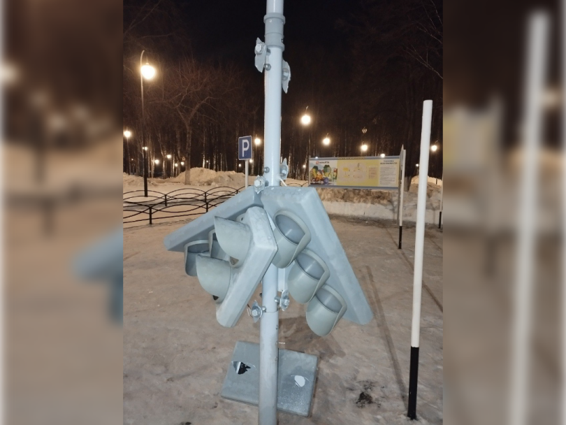 В Уфе вандалы разгромили детскую площадку в парке «Волна» В Уфе вандалы разгромили детскую площадку в парке «Волна»