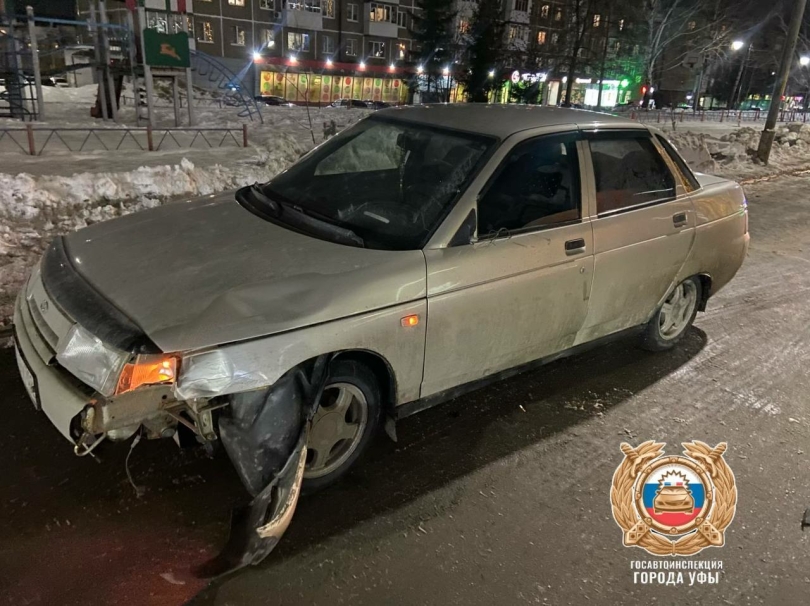 В Уфе водитель автомобиля сбил двух человек, внезапно выбежавших на дорогу В Уфе водитель автомобиля сбил двух человек, внезапно выбежавших на дорогу