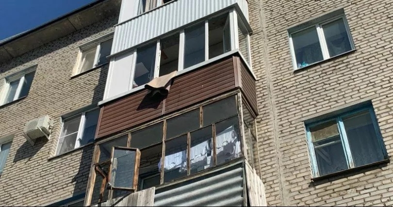 Сам открыл окно: появились подробности падения ребенка с балкона в Уфе Сам открыл окно: появились подробности падения ребенка с балкона в Уфе