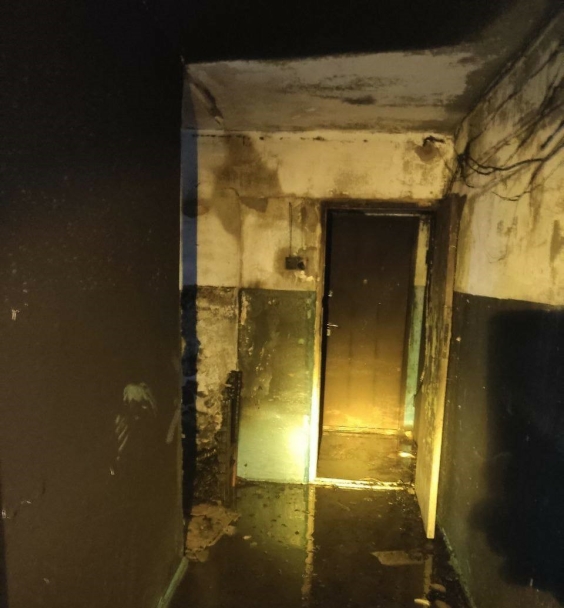 В Уфе из задымленного дома спасли 10 человек В Уфе из задымленного дома спасли 10 человек