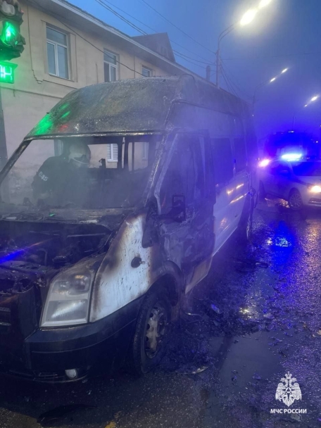 В Уфе на ходу загорелся частный автобус В Уфе на ходу загорелся частный автобус