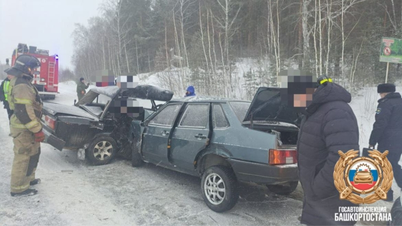 В Башкирии в лобовой аварии погибли два человека В Башкирии в лобовой аварии погибли два человека