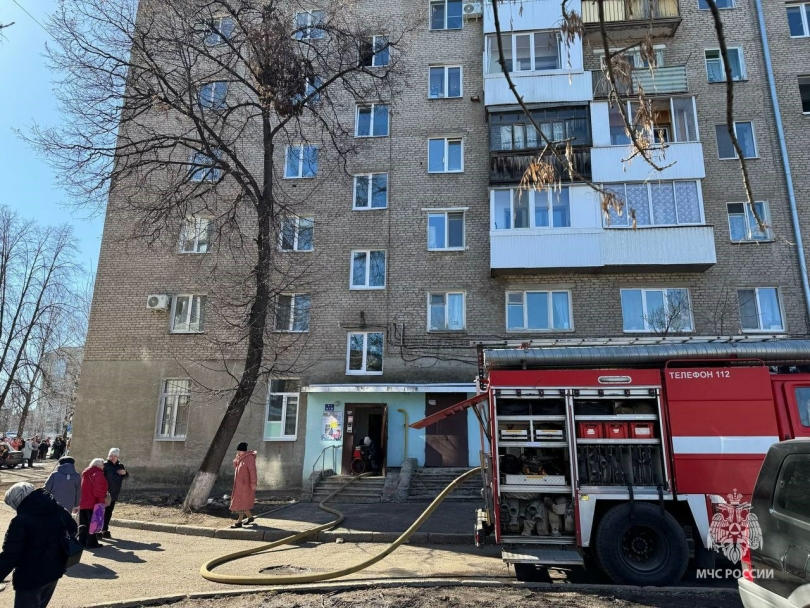 Женщину спасли при пожаре в уфимской Черниковке Женщину спасли при пожаре в уфимской Черниковке