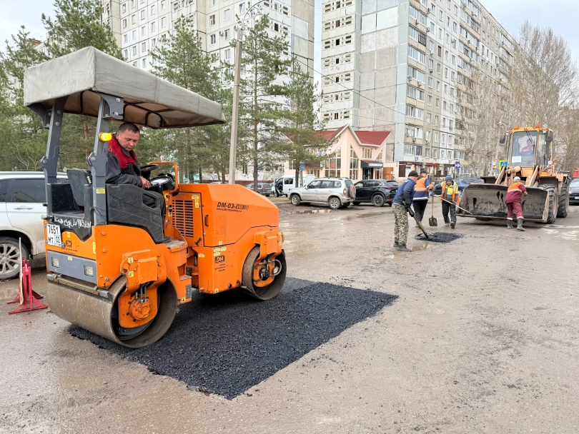 Мэр Уфы приехал на улицу Рыльского и рассказал о ходе ремонта Мэр Уфы приехал на улицу Рыльского и рассказал о ходе ремонта