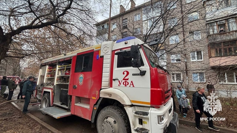 В Уфе горит пятиэтажный дом на улице 50-летия Октября В Уфе горит пятиэтажный дом на улице 50-летия Октября