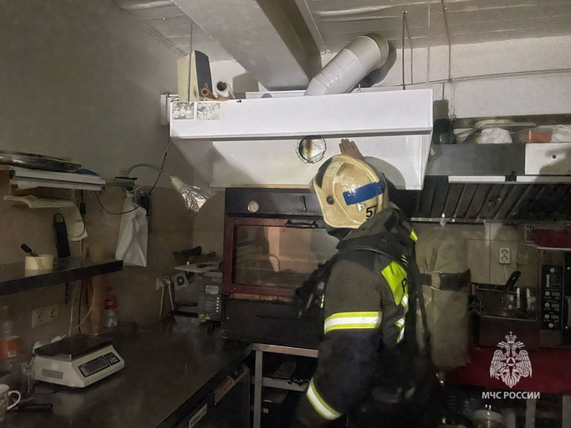В Уфе из здания на бульваре Ибрагимова эвакуировали 250 человек В Уфе из здания на бульваре Ибрагимова эвакуировали 250 человек