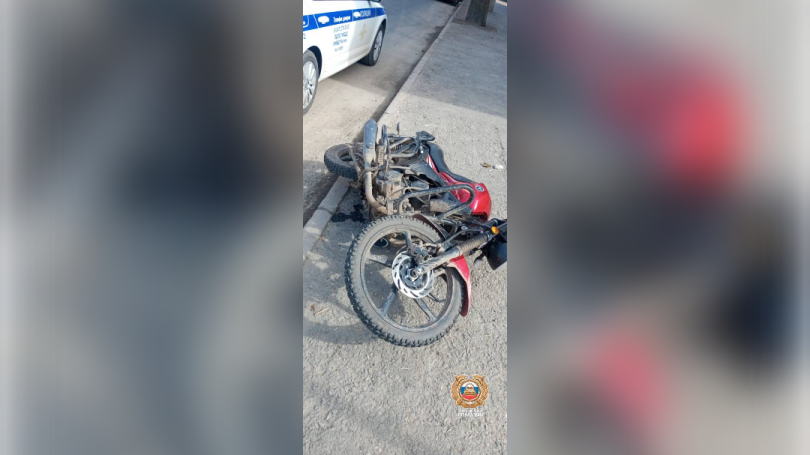 В Уфе несовершеннолетний на мопеде столкнулся с автомобилем В Уфе несовершеннолетний на мопеде столкнулся с автомобилем