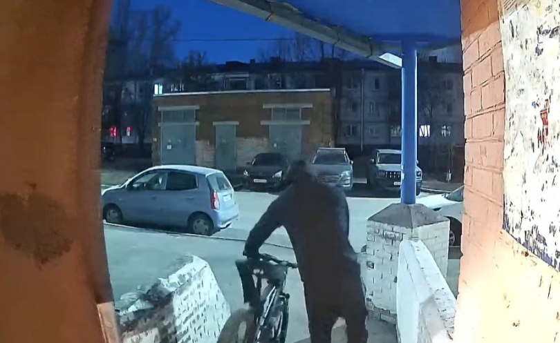 В Уфе полицейские задержали подозреваемого в краже велосипеда из подъезда В Уфе полицейские задержали подозреваемого в краже велосипеда из подъезда