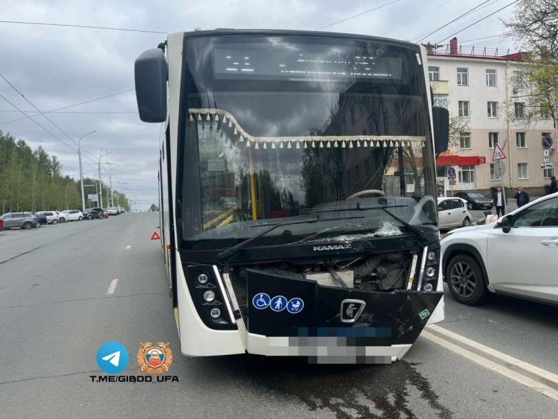 В Уфе в ДТП с участием автобуса пострадали две девочки В Уфе в ДТП с участием автобуса пострадали две девочки