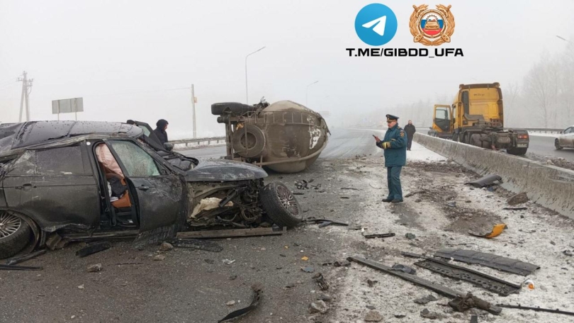 В Уфе в страшной аварии с участием цементовоза пострадали водитель иномарки и двое детей В Уфе в страшной аварии с участием цементовоза пострадали водитель иномарки и двое детей
