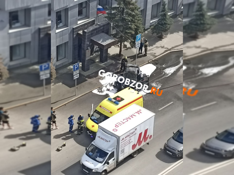 В Уфе загорелась машина на улице Цюрупы В Уфе загорелась машина на улице Цюрупы
