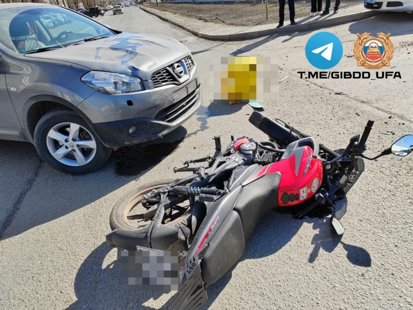 В Уфе в лобовой аварии пострадал водитель мотоцикла В Уфе в лобовой аварии пострадал водитель мотоцикла