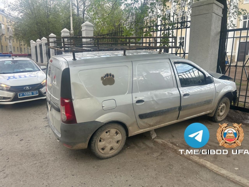 Пьяный уфимец без прав въехал в бетонный забор Пьяный уфимец без прав въехал в бетонный забор