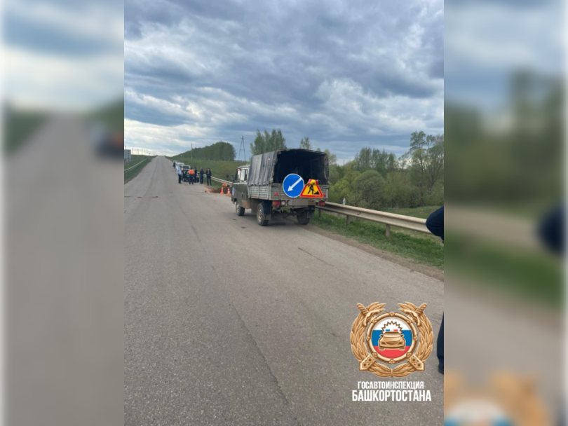 В Башкирии пожилой водитель сбил двоих дорожных рабочих: есть погибший В Башкирии пожилой водитель сбил двоих дорожных рабочих: есть погибший