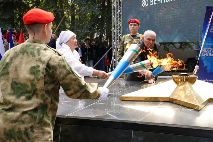 Башкирия присоединилась к акции «Храним огонь Победы» Башкирия присоединилась к акции «Храним огонь Победы»