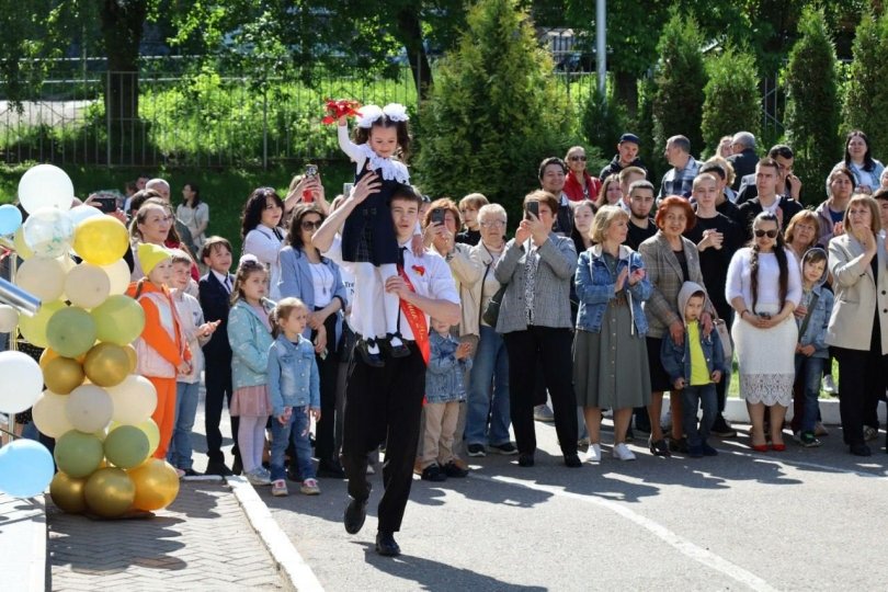 Последний звонок в Уфе прозвенел для 17,5 тысяч выпускников Последний звонок в Уфе прозвенел для 17,5 тысяч выпускников