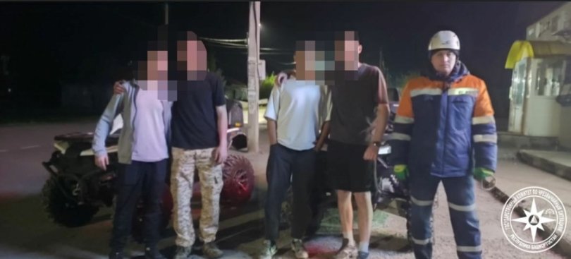 Спасатели помогли четырем застрявшим в лесу жителям Башкирии Спасатели помогли четырем застрявшим в лесу жителям Башкирии
