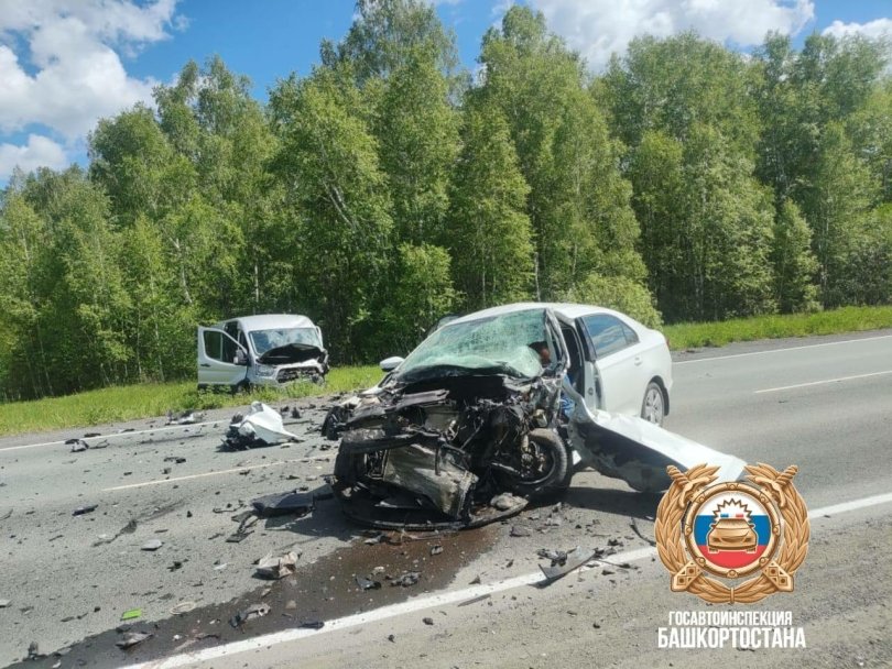 Три человека пострадали в ДТП на трассе в Башкирии Три человека пострадали в ДТП на трассе в Башкирии
