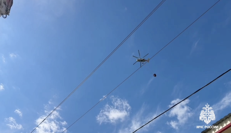 Уфимцев напугал летающий над городом вертолет с водой Уфимцев напугал летающий над городом вертолет с водой