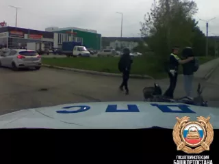 В Башкирии подростки, пытаясь скрыться от экипажа ДПС, упали с мотоцикла 