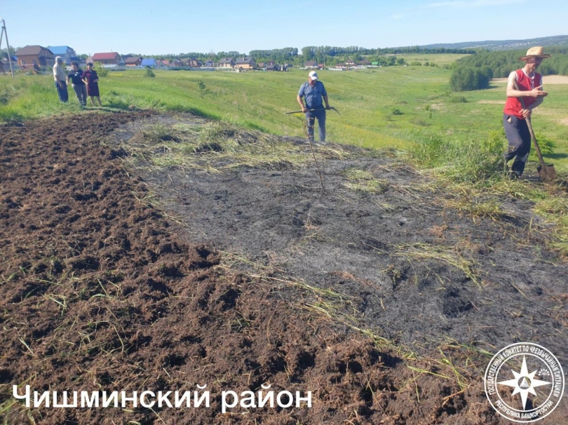 В двух районах и одном городе Башкирии загорелась сухая трава В двух районах и одном городе Башкирии загорелась сухая трава