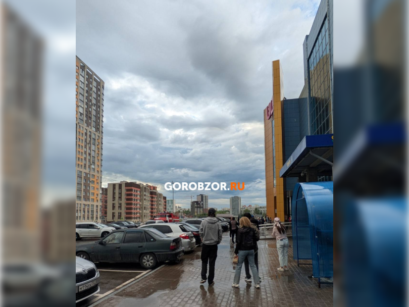 В Уфе из ТЦ «Ультра» эвакуировали людей В Уфе из ТЦ «Ультра» эвакуировали людей