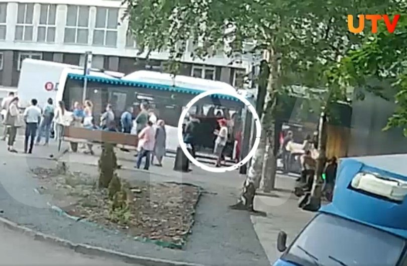В Уфе пассажирка выпала из автобуса В Уфе пассажирка выпала из автобуса