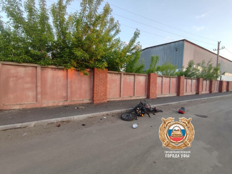 В Уфе подросток на мопеде врезался в кирпичный забор и попал в больницу В Уфе подросток на мопеде врезался в кирпичный забор и попал в больницу
