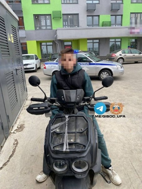 В Уфе сотрудники ГАИ задержали школьника без прав за рулем скутера В Уфе сотрудники ГАИ задержали школьника без прав за рулем скутера
