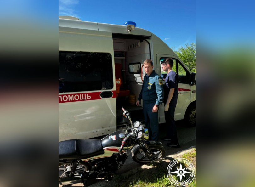 В Уфе спасатель помог пострадавшему в ДТП мотоциклисту В Уфе спасатель помог пострадавшему в ДТП мотоциклисту