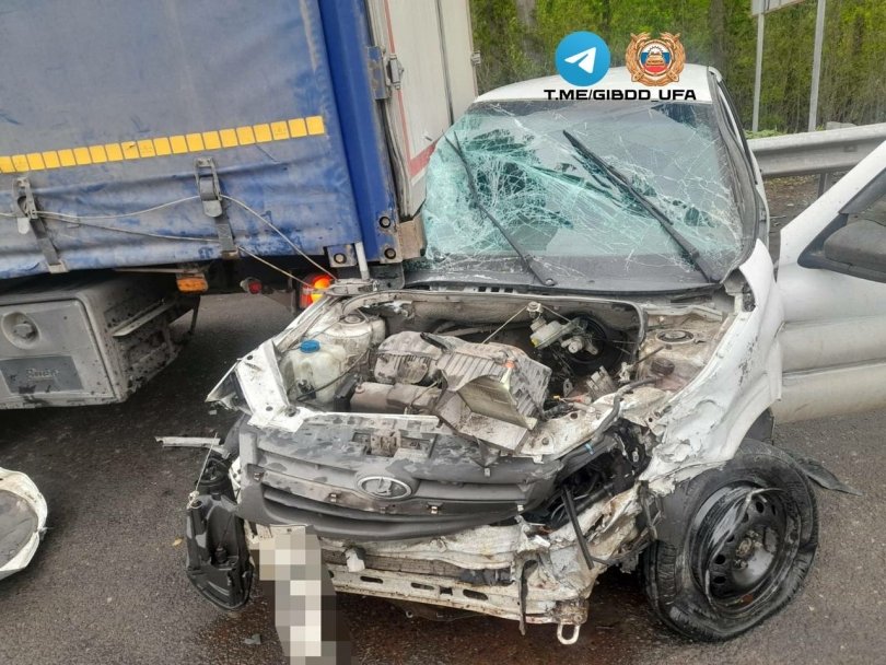 В Уфе в ДТП с двумя легковушками и грузовиком пострадал мужчина В Уфе в ДТП с двумя легковушками и грузовиком пострадал мужчина