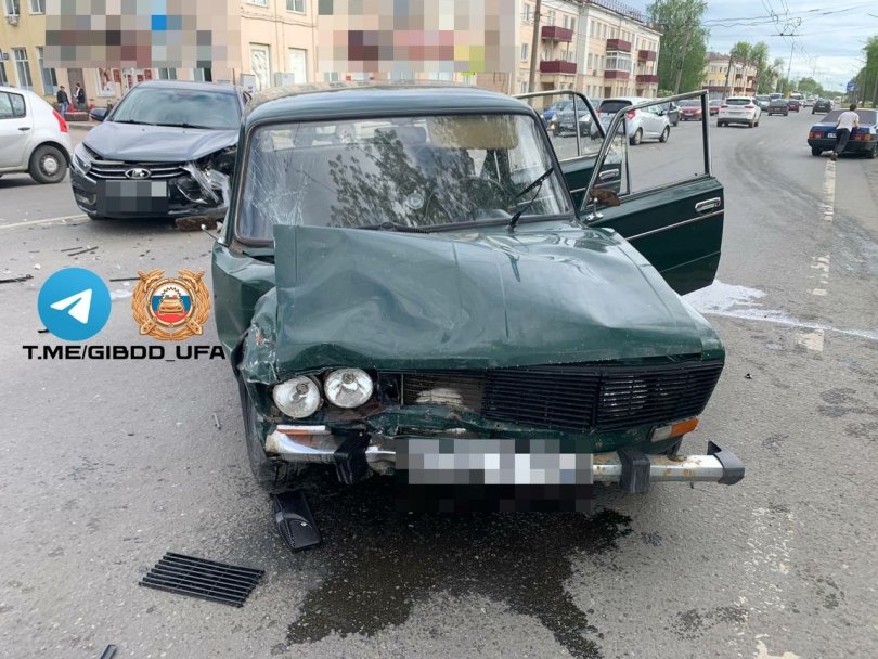 В Уфе в ДТП с двумя легковушками пострадал 20-летний парень В Уфе в ДТП с двумя легковушками пострадал 20-летний парень