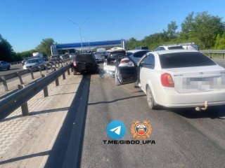 В Уфе в массовом ДТП пострадал мужчина