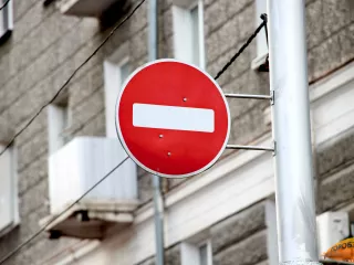 В Уфе в связи с «Последним звонком» закроют три парковки и проезд вдоль площади Ленина
