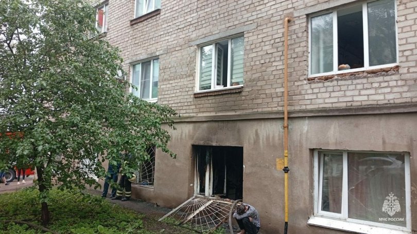 24 человека спасли из горящего дома в Уфе 24 человека спасли из горящего дома в Уфе