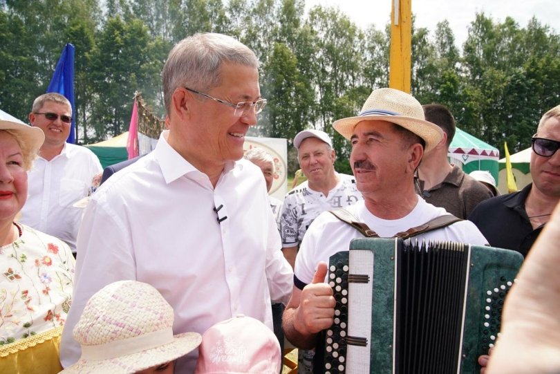 Радий Хабиров посетил Буздякский район Башкирии для празднования Сабантуя Радий Хабиров посетил Буздякский район Башкирии для празднования Сабантуя