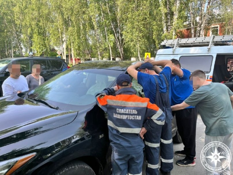В Башкирии двухлетний ребенок оказался заперт в машине при сильной жаре В Башкирии двухлетний ребенок оказался заперт в машине при сильной жаре