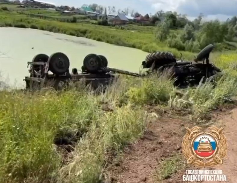 В Башкирии погиб 20-летний парень, выпрыгнув из опрокидывающегося трактора В Башкирии погиб 20-летний парень, выпрыгнув из опрокидывающегося трактора