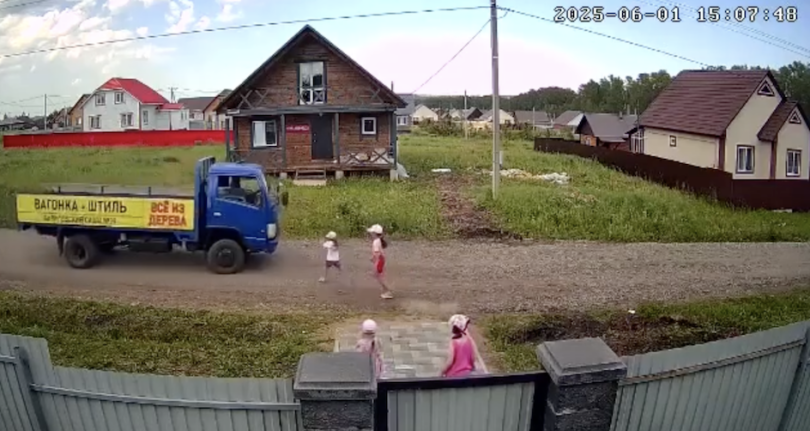 В Башкирии шестилетняя девочка попала под колеса грузовика В Башкирии шестилетняя девочка попала под колеса грузовика
