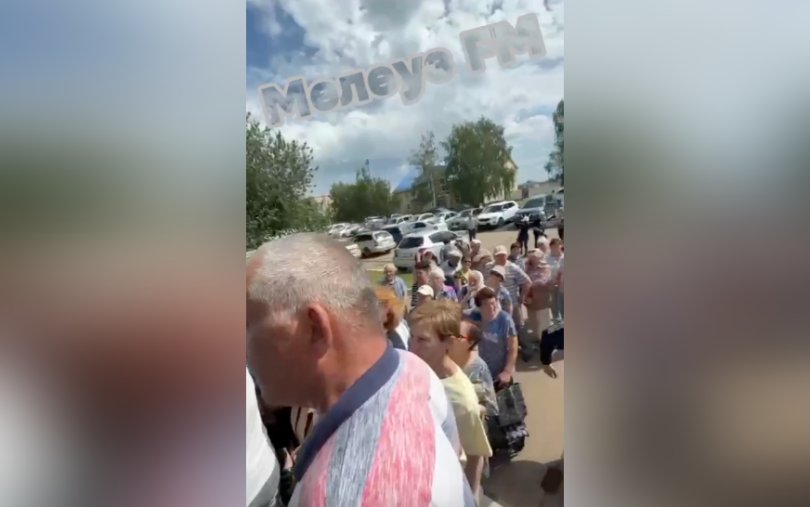 В Башкирии жители Мелеуза устроили потасовку в очереди за маслом В Башкирии жители Мелеуза устроили потасовку в очереди за маслом