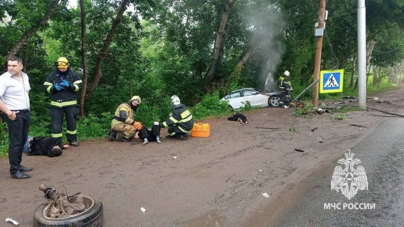 В Уфе 5 человек вытащили из искореженной иномарки после ДТП, есть погибший В Уфе 5 человек вытащили из искореженной иномарки после ДТП, есть погибший