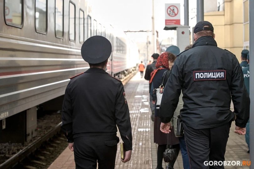 В Уфе на вокзале пьяный мужчина ударил и оскорбил транспортного полицейского В Уфе на вокзале пьяный мужчина ударил и оскорбил транспортного полицейского