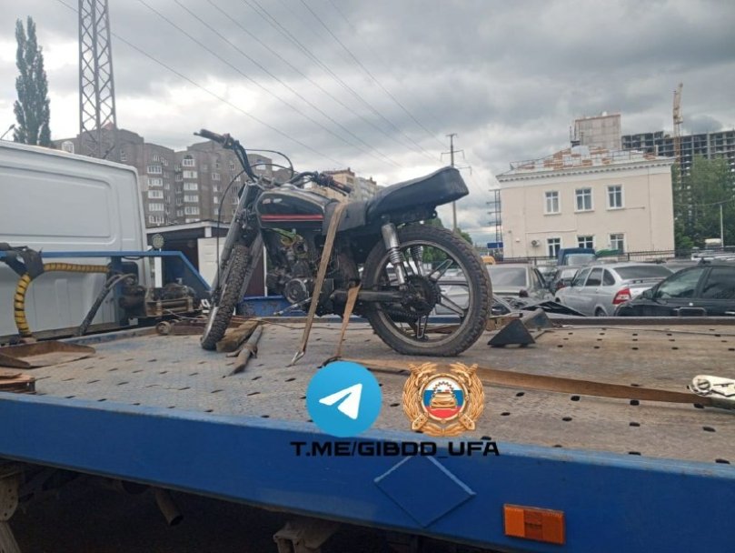 В Уфе сотрудники ДПС задержали школьника на мопеде В Уфе сотрудники ДПС задержали школьника на мопеде