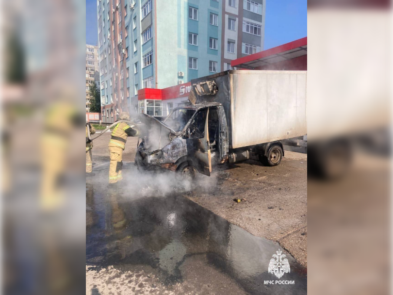 В Уфе спасатели потушили загоревшуюся «ГАЗель» В Уфе спасатели потушили загоревшуюся «ГАЗель»