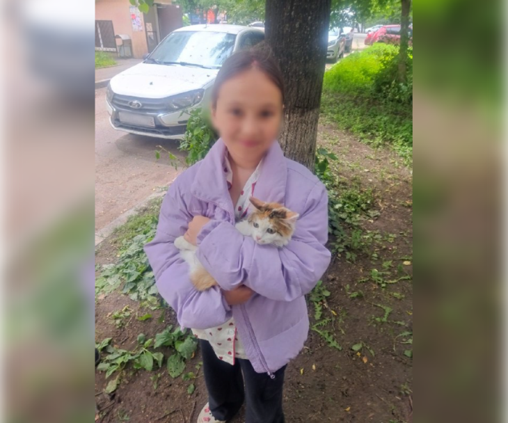 В Уфе спасатели сняли кошку с дерева В Уфе спасатели сняли кошку с дерева