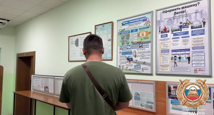 Водитель иномарки перегородил дорогу автобусу в Уфе Водитель иномарки перегородил дорогу автобусу в Уфе