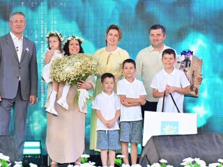 Глава Башкирии устроил гендер-пати для многодетной семьи