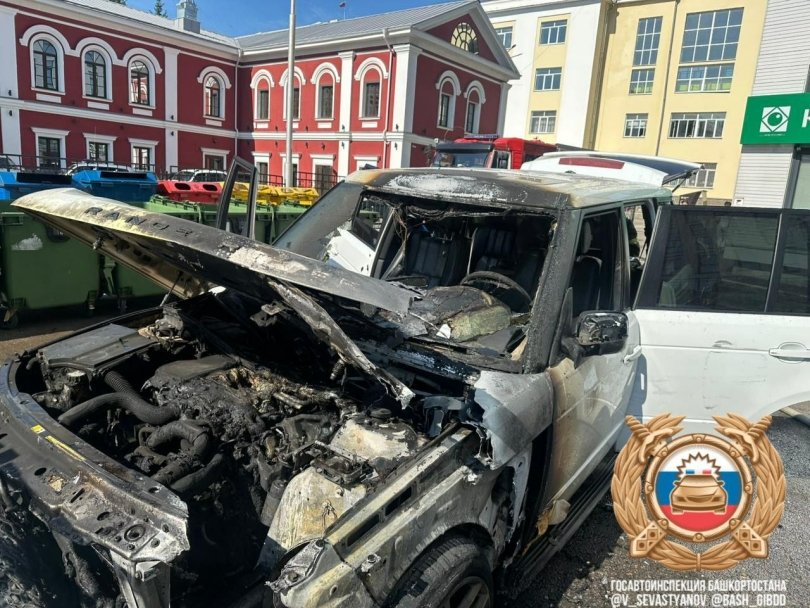 «Повредил забор и скрылся»: стала известна причина возгорания джипа в центре Уфы