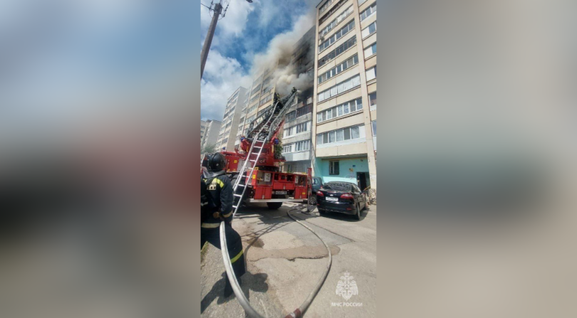 В Уфе горит квартира на улице Кирова В Уфе горит квартира на улице Кирова