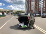 В Уфе в ДТП с дорогой иномаркой опрокинулась машина с 10-летним мальчиком